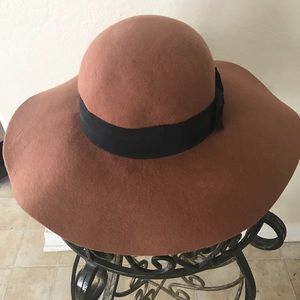 Brown woman’s hat